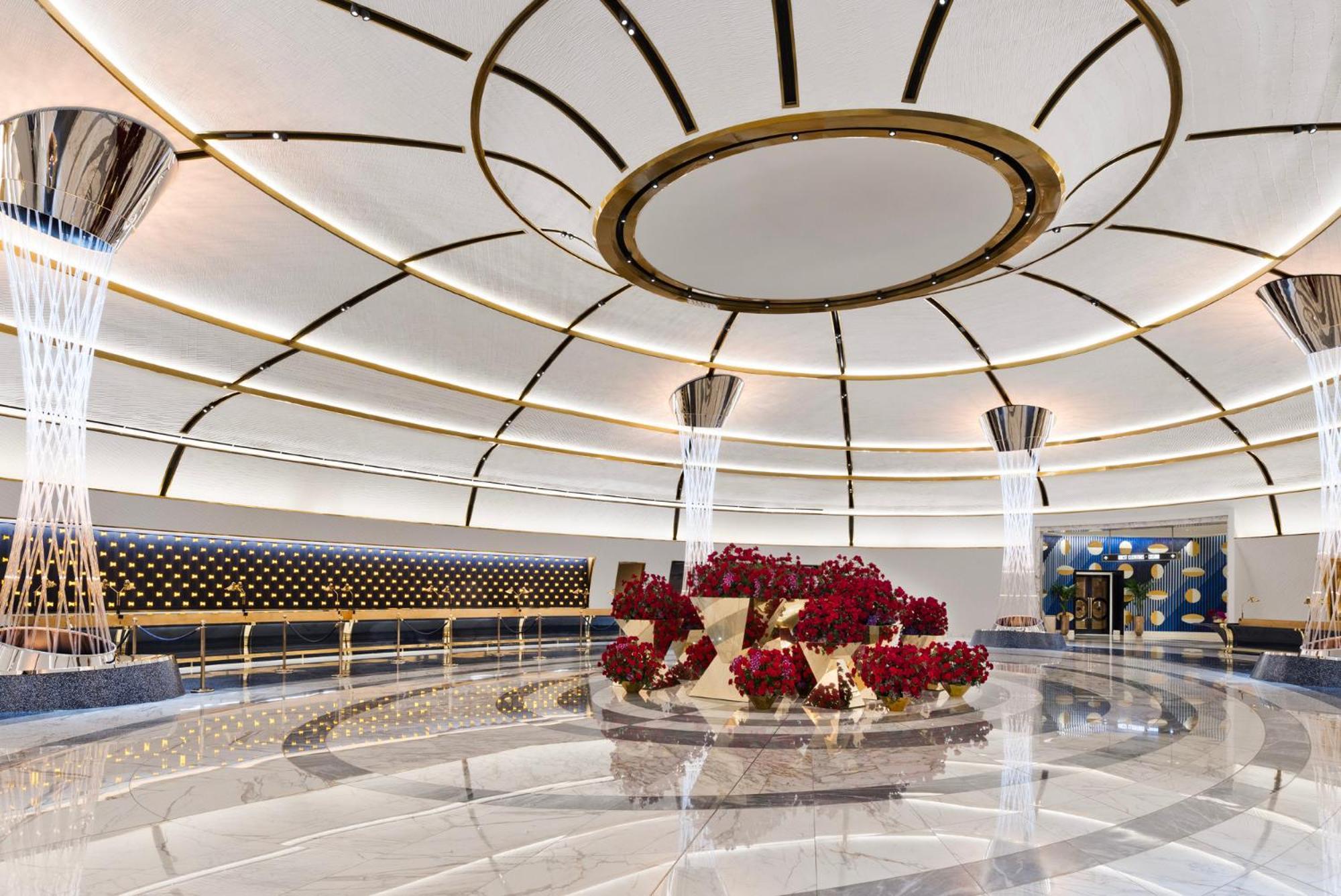 Fontainebleau Las Vegas Exterior photo The lobby of the hotel