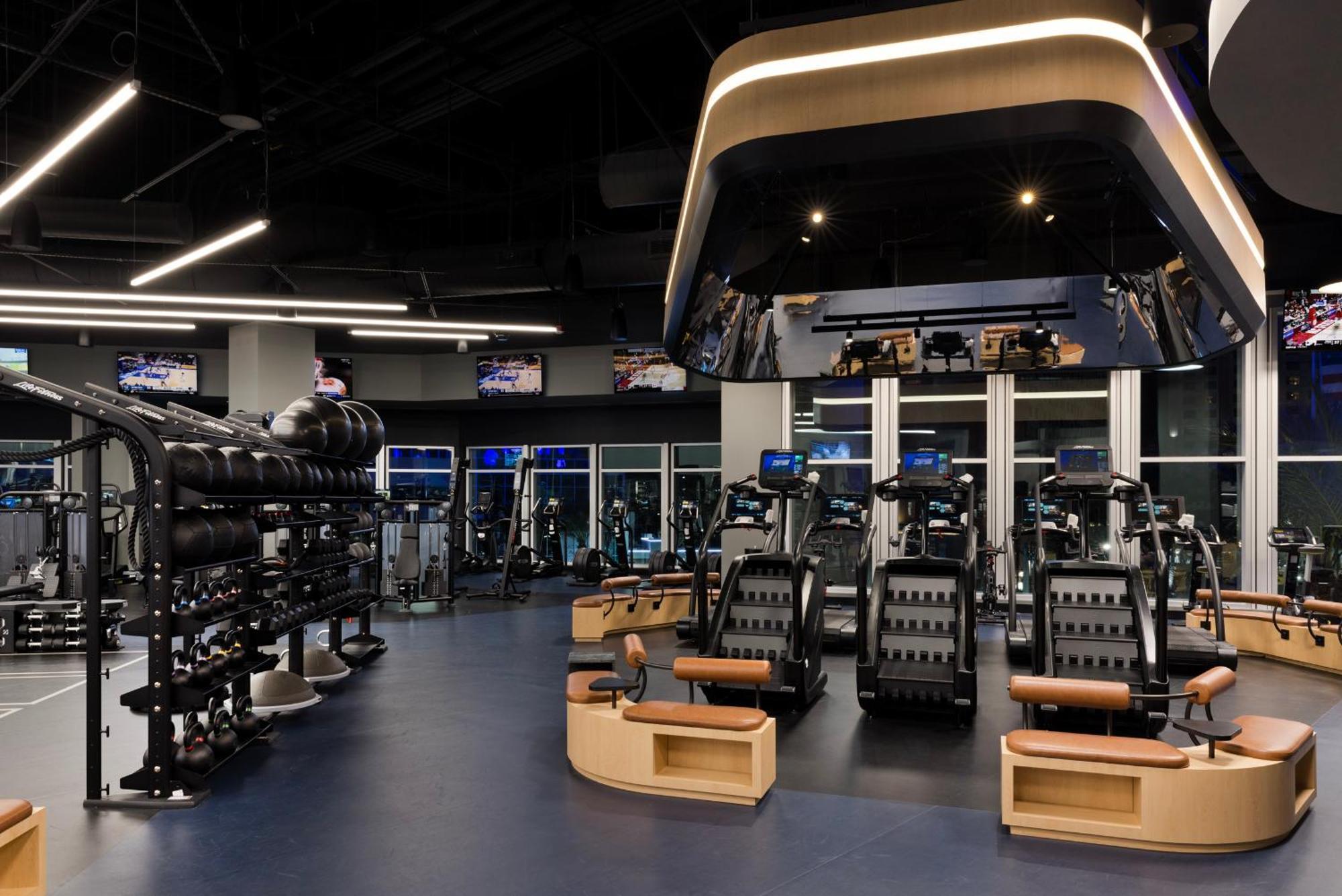 Fontainebleau Las Vegas Exterior photo The Fitness Center at the 2019 Texas Longhorn Center