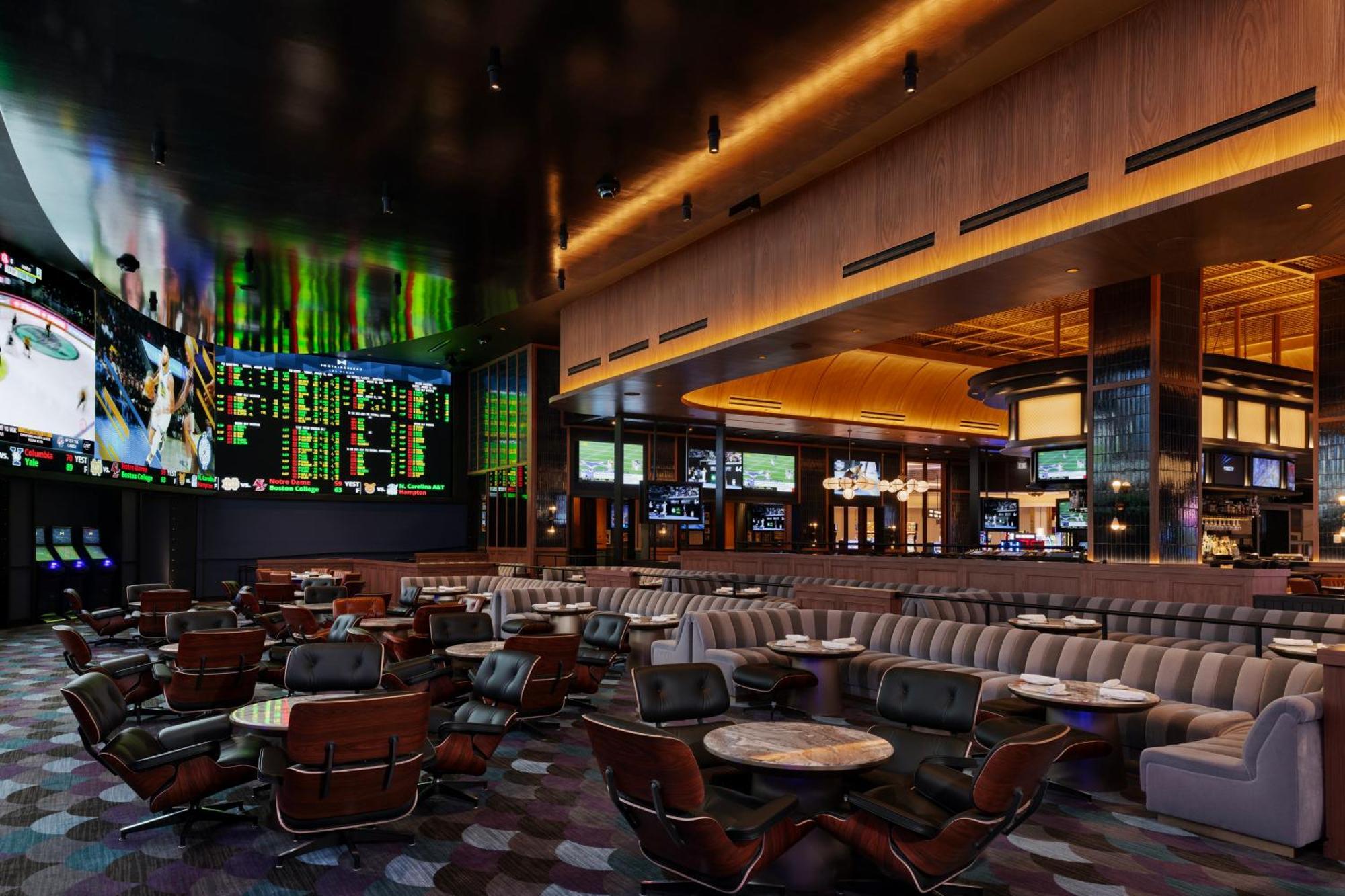 Fontainebleau Las Vegas Exterior photo The interior of a typical sports bar
