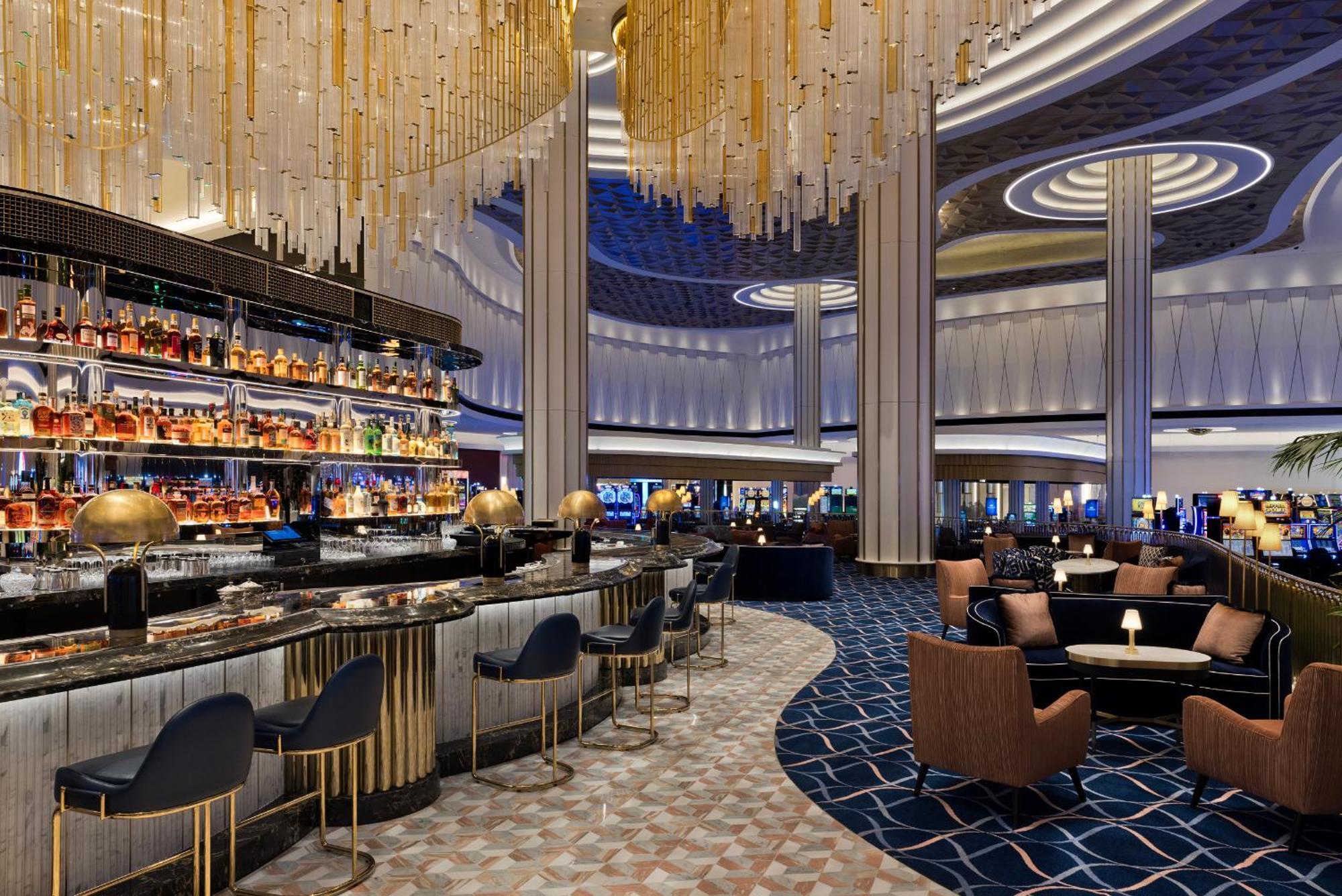 Fontainebleau Las Vegas Exterior photo The bar at the Crown Hotel