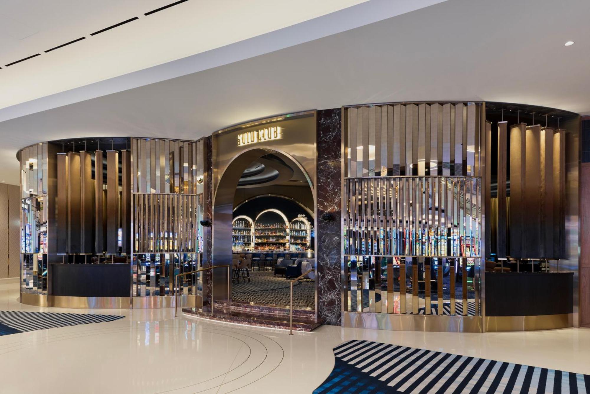 Fontainebleau Las Vegas Exterior photo The entrance to the store in the Wynn Las Vegas